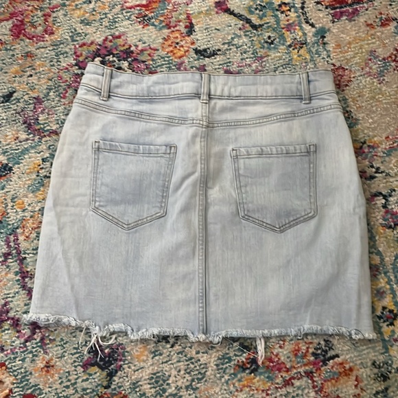 Light blue distressed denim mini jean skirt - Picture 2 of 3